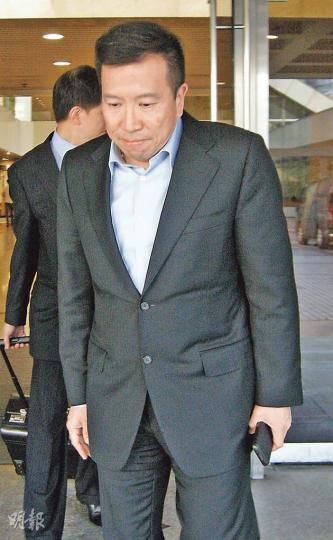 陳振聰(圖)昨於妻子譚妙清陪同下到高院受審,牧師林以諾亦有現身。庭上陳振聰現疲態,不時打瞌睡。(黃建邦攝)龔如心2006年遺囑見證人、律師王永祥昨到高院作供,指出陳振聰持有的2006年遺囑與他當年所見證的有多處差異。(黃建邦攝) 陳振聰(圖)昨於妻子譚妙清陪同下到高院受審,牧師林以諾亦有現身。庭上陳振聰現疲態,不時打瞌睡。(黃建邦攝)龔如心2006年遺囑見證人、律師王永祥昨到高院作供,指出陳振聰持有的2006年遺囑與他當年所見證的有多處差異。(黃建邦攝)