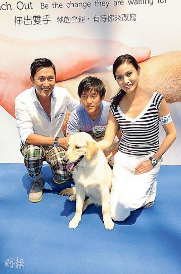 馬德鐘一家三口帶愛犬出席活動。(攝影﹕娛樂組) 馬德鐘一家三口帶愛犬出席活動。(攝影﹕娛樂組)