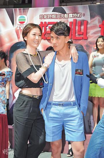 周麗淇被黃宗澤逼穿泳裝慶功。(攝影/記者:林祖傑)萬綺雯與苗僑偉希望《好心作怪》有好收視。(攝影/記者:林祖傑) 周麗淇被黃宗澤逼穿泳裝慶功。(攝影/記者:林祖傑)萬綺雯與苗僑偉希望《好心作怪》有好收視。(攝影/記者:林祖傑)