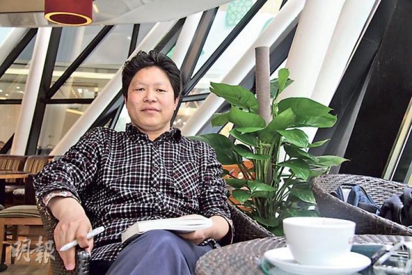 周鴻陵曾前後參與了幾百場的群體事件調解,並希望來年能主動出擊,普及公民教育。(明報記者攝)(明報製圖) 周鴻陵曾前後參與了幾百場的群體事件調解,並希望來年能主動出擊,普及公民教育。(明報記者攝)(明報製圖)