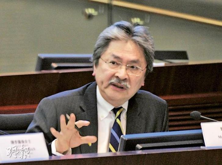 辣招影響下,樓市交投淡靜,財政司長曾俊華認為措施奏效,但全球利率偏低,樓市泡沫風險仍然不容忽視。 (尹錦恩攝) 辣招影響下,樓市交投淡靜,財政司長曾俊華認為措施奏效,但全球利率偏低,樓市泡沫風險仍然不容忽視。 (尹錦恩攝)