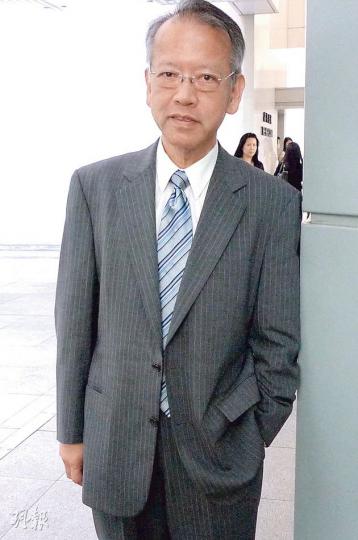 龔如心當年與家翁王廷歆打官司爭產,要求吳崇武(圖)等要員嚴守風水指示,每周不同日子上班須戴指定顏色領帶。該「指引」至龔如心在終院勝訴才解除。(何偉畧攝)龔如心秘書區燕玲(圖)表示,2006年10月16日龔只要求她通知吳崇武及王永祥見證簽署文件,未有提及文件性質和原因,她亦沒看過該份文件。(何偉畧攝) 龔如心當年與家翁王廷歆打官司爭產,要求吳崇武(圖)等要員嚴守風水指示,每周不同日子上班須戴指定顏色領帶。該「指引」至龔如心在終院勝訴才解除。(何偉畧攝)龔如心秘書區燕玲(圖)表示,2006年10月16日龔只要求她通知吳崇武及王永祥見證簽署文件,未有提及文件性質和原因,她亦沒看過該份文件。(何偉畧攝)