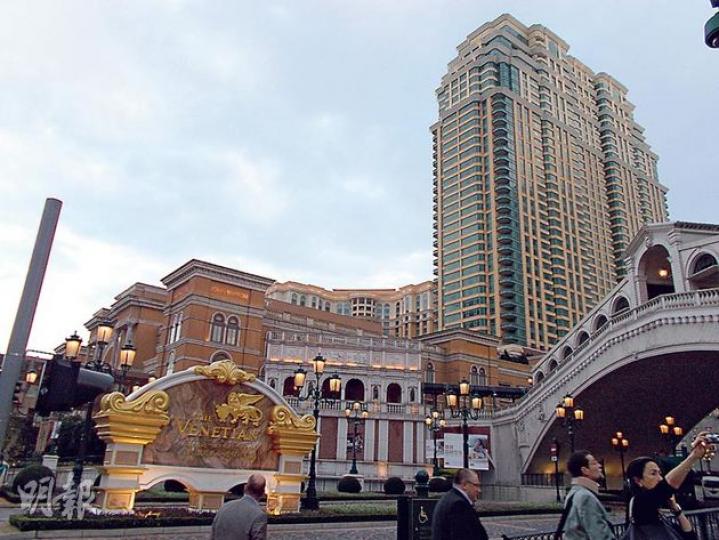 澳門威尼斯人醞釀多年的銷售四季酒店式公寓,終於得到政府批准。圖中高層大廈便是該公寓。(陳偉燊攝) 澳門威尼斯人醞釀多年的銷售四季酒店式公寓,終於得到政府批准。圖中高層大廈便是該公寓。(陳偉燊攝)
