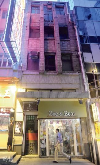中環威靈頓街96號物業估值約9000萬至1億元,王月仙的兒子將執行亡母遺願,把轉售物業收益的三分之一捐予保良局。(余俊亮攝) 中環威靈頓街96號物業估值約9000萬至1億元,王月仙的兒子將執行亡母遺願,把轉售物業收益的三分之一捐予保良局。(余俊亮攝)