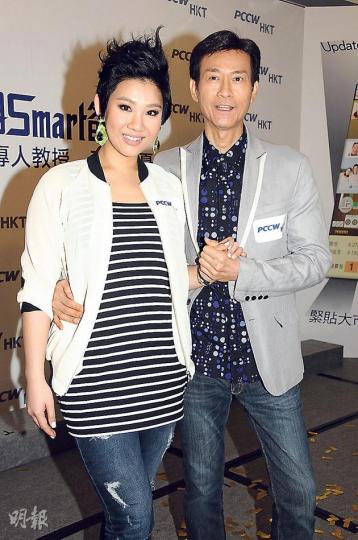 秋官與欣宜父女檔出席活動,工作之餘可順道享受天倫樂。(攝影:孫華中) 秋官與欣宜父女檔出席活動,工作之餘可順道享受天倫樂。(攝影:孫華中)