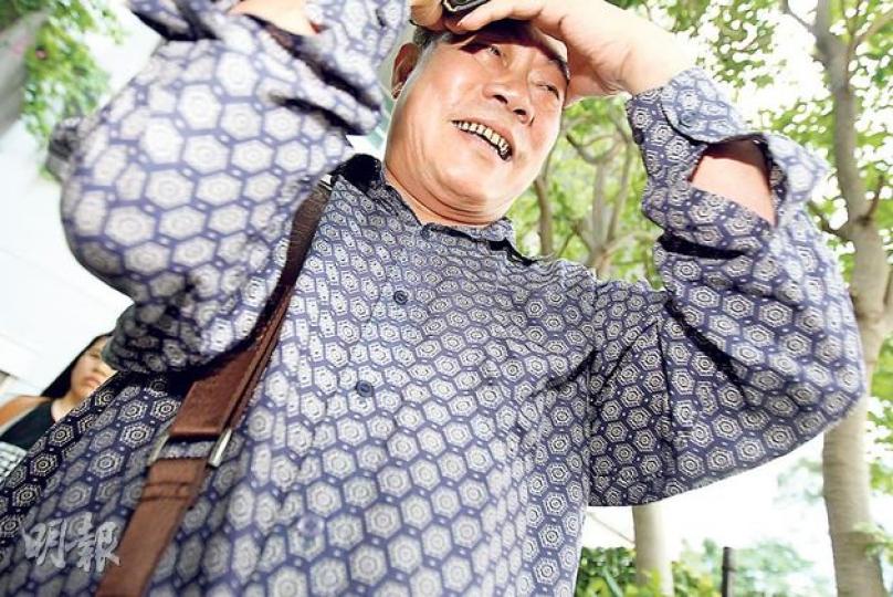 居於香港仔華貴邨的王永科（圖），昨願意為被告連春仁提供20萬元人事擔保，離開法庭時拒絕回應記者提問。（李紹昌攝）