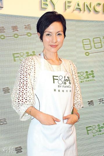 將頭髮染黑的司馬燕明顯精神飽滿了。(攝影﹕鍾偉茵)司馬燕和細仔Brain一齊炮製健康食物獲冠軍,老公亦現身為她打氣。(攝影﹕鍾偉茵)童愛玲首次和9歲兒子Kyle出席活動,所以兒子有點怕醜。(攝影﹕鍾偉茵) 將頭髮染黑的司馬燕明顯精神飽滿了。(攝影﹕鍾偉茵)司馬燕和細仔Brain一齊炮製健康食物獲冠軍,老公亦現身為她打氣。(攝影﹕鍾偉茵)童愛玲首次和9歲兒子Kyle出席活動,所以兒子有點怕醜。(攝影﹕鍾偉茵)