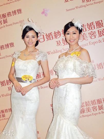 沈卓盈(左)跟胡定欣(右)同樣蜜運中,難怪兩人穿上婚紗時一臉甜蜜。(攝影/記者:李潔盈)32E上圍的鄒莉盈穿上低胸婚紗,令美好身段表露無遺。(攝影/記者:李潔盈) 沈卓盈(左)跟胡定欣(右)同樣蜜運中,難怪兩人穿上婚紗時一臉甜蜜。(攝影/記者:李潔盈)32E上圍的鄒莉盈穿上低胸婚紗,令美好身段表露無遺。(攝影/記者:李潔盈)