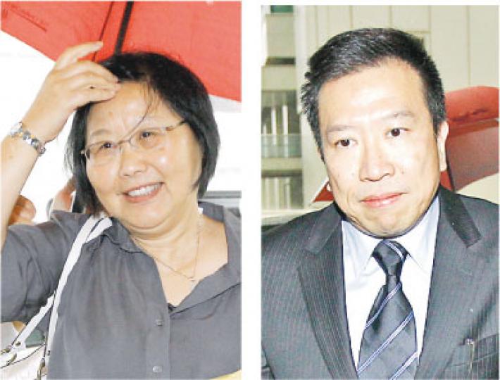 龔因心(左圖)稱胞姊龔如心為求與家翁王廷歆爭產勝訴,聽從來自山東的李姓風水師之言,到赤柱招魂,為亡父造墳,但胞姊在上訴庭仍告敗訴,李其後更指龔如心有難,他無力幫忙。龔因心又稱,陳振聰(右圖)知道「前老闆」龔如心接受高劑量雌激素,自言曾斥責龔如心「黐線」,並建議收養陳的兒子,但龔決意擁有自己的孩子。(李紹昌攝)
龔因心(左圖)稱胞姊龔如心為求與家翁王廷歆爭產勝訴,聽從來自山東的李姓風水師之言,到赤柱招魂,為亡父造墳,但胞姊在上訴庭仍告敗訴,李其後更指龔如心有難,他無力幫忙。龔因心又稱,陳振聰(右圖)知道「前老闆」龔如心接受高劑量雌激素,自言曾斥責龔如心「黐線」,並建議收養陳的兒子,但龔決意擁有自己的孩子。(李紹昌攝)