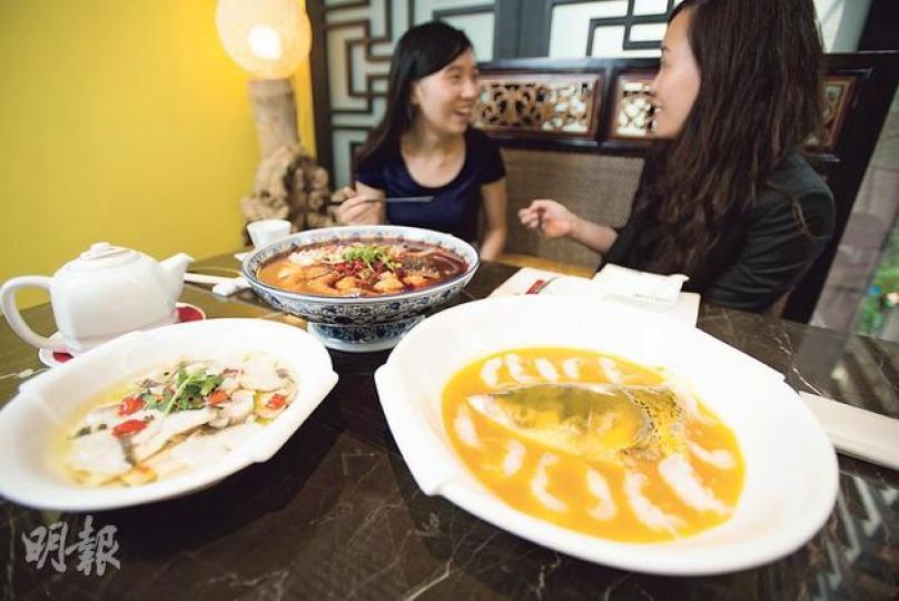 水煮牛肉 $138/半份；$208/份（4★）--▲用上澳洲和牛的金錢牛腱肉，肉味豐腴，配合四川地道青花椒、紅花椒造的紅油，非常過癮。（黃志東攝）
