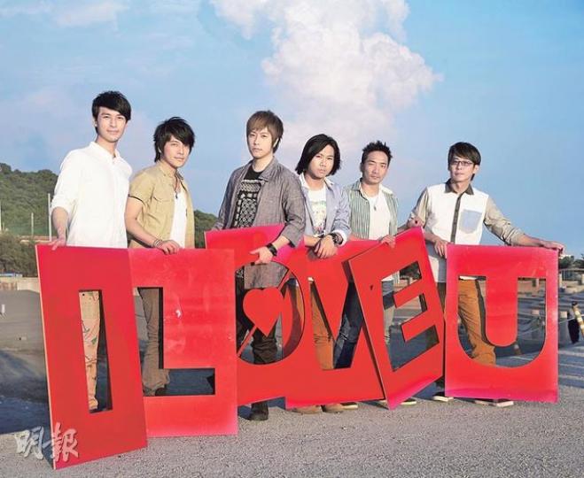 嚴爵(左一)新歌MV請來五月天友情演出。(攝影﹕娛樂組) 嚴爵(左一)新歌MV請來五月天友情演出。(攝影﹕娛樂組)