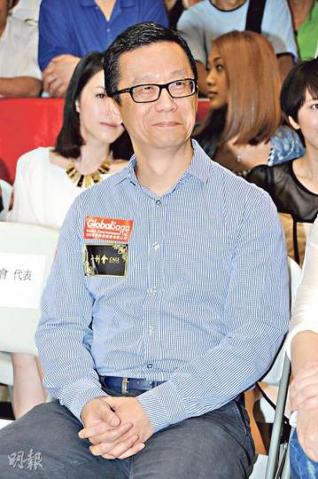 王維基自言不擔心發牌問題,堅持做好有質素節目。(攝影﹕鍾偉茵)艾威(中)出書,林文龍(左)及姜大衛(右)畀面撐場。(攝影﹕鍾偉茵) 王維基自言不擔心發牌問題,堅持做好有質素節目。(攝影﹕鍾偉茵)艾威(中)出書,林文龍(左)及姜大衛(右)畀面撐場。(攝影﹕鍾偉茵)