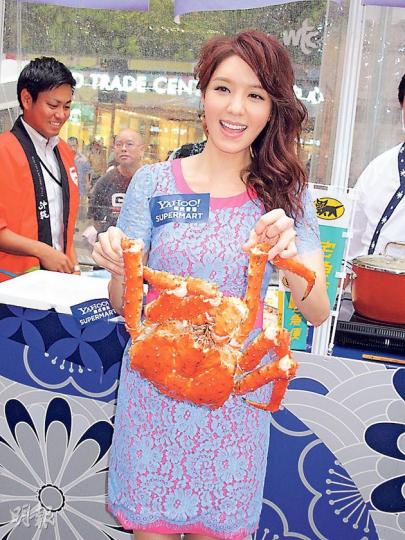 官恩娜有「地獄廚神」稱號,但昨日煎牛排尚算成功。(攝影/記者:柯美) 官恩娜有「地獄廚神」稱號,但昨日煎牛排尚算成功。(攝影/記者:柯美)