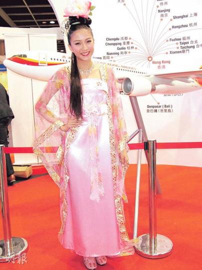 陳嘉桓穿上古裝出席活動,自言扮相得意。(攝影﹕娛樂組) 陳嘉桓穿上古裝出席活動,自言扮相得意。(攝影﹕娛樂組)