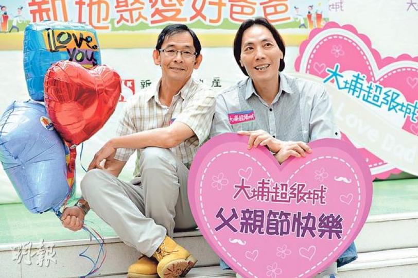 戒毒爸爸蘇文成(右)昨終能與子女度過40年來第一個父親節。聽障爸爸林錫光(左)近來則學會用WhatsApp與兒子溝通,以文字和表情符號代替言語表達心意。(尹錦恩攝) 戒毒爸爸蘇文成(右)昨終能與子女度過40年來第一個父親節。聽障爸爸林錫光(左)近來則學會用WhatsApp與兒子溝通,以文字和表情符號代替言語表達心意。(尹錦恩攝)