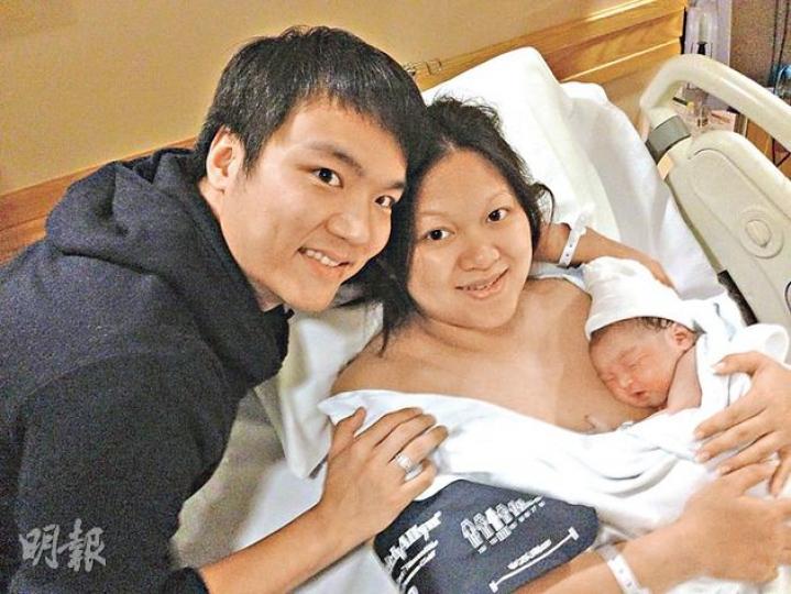 鄧芷茵生囡囡痛足五日,未知老公如何獎勵老婆呢?(微博圖片) 鄧芷茵生囡囡痛足五日,未知老公如何獎勵老婆呢?(微博圖片)