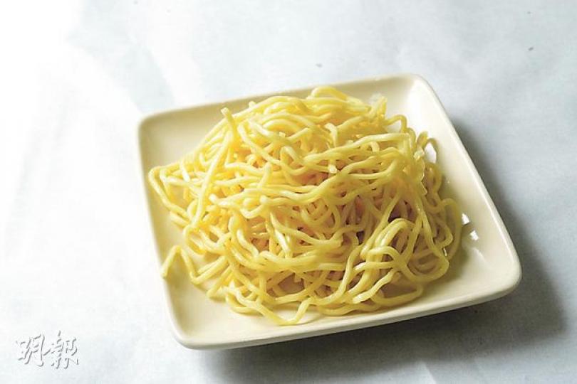 油麵($10/斤,a)(陳淑安攝)蕎麥麵($38/斤,a)。〔菠菜麵、南瓜麵、新鮮番茄麵、(各$42/斤,a)〕(陳淑安攝)Calabresi pasta with fresh Italian sausage ragout﹕新鮮意大利肉腸味道濃香,為Calabresi添上幾分惹味。($115,c)(陳淑安攝)雲吞生麵 - 順發粉麵店採用有記出產的粉麵,除順發外,有記還供貨給本地多間食肆、五星級酒店及主題樂園。($21,b)(陳淑安攝)生麵($19/斤,a)(陳淑安攝)上海麵 - 只有麵粉和水,麵 油麵($10/斤,a)(陳淑安攝)蕎麥麵($38/斤,a)。〔菠菜麵、南瓜麵、新鮮番茄麵、(各$42/斤,a)〕(陳淑安攝)Calabresi pasta with fresh Italian sausage ragout﹕新鮮意大利肉腸味道濃香,為Calabresi添上幾分惹味。($115,c)(陳淑安攝)雲吞生麵 - 順發粉麵店採用有記出產的粉麵,除順發外,有記還供貨給本地多間食肆、五星級酒店及主題樂園。($21,b)(陳淑安攝)生麵($19/斤,a)(陳淑安攝)上海麵 - 只有麵粉和水,麵