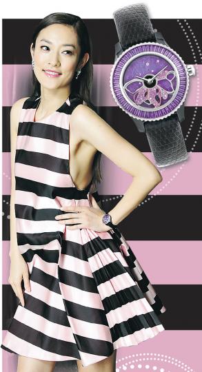 DIOR VIII GRAND BAL PIÈCE UNIQUE 33MM N°4 白金長階梯形切割紫水晶杉石自動腕表﹕全球只此一枚;配備Dior Inversé 81/4機械自動上鏈機芯,38小時動力儲備;具功能性的白金及橙紫色鈦金屬擺陀上以雪花鑲嵌紫藍寶石、粉紅藍寶石及紫水晶(DIOR專利),共鑲有121顆橙紫水晶、8顆紫藍寶石、5顆粉紅藍寶石及19顆鑽石。(攝影:梁迺楠)DIOR VIII GRAND BAL"PLUME"黑色高精密陶瓷 玫瑰金鑽石羽毛腕表38mm﹕全球限量88枚;配備D DIOR VIII GRAND BAL PIÈCE UNIQUE 33MM N°4 白金長階梯形切割紫水晶杉石自動腕表﹕全球只此一枚;配備Dior Inversé 81/4機械自動上鏈機芯,38小時動力儲備;具功能性的白金及橙紫色鈦金屬擺陀上以雪花鑲嵌紫藍寶石、粉紅藍寶石及紫水晶(DIOR專利),共鑲有121顆橙紫水晶、8顆紫藍寶石、5顆粉紅藍寶石及19顆鑽石。(攝影:梁迺楠)DIOR VIII GRAND BAL"PLUME"黑色高精密陶瓷 玫瑰金鑽石羽毛腕表38mm﹕全球限量88枚;配備D