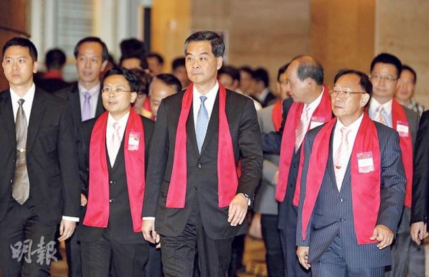 特首梁振英昨回應港大民研民調結果時,表示覺得「一國兩制」、港人治港及高度自治,均在香港落實得「非常好」。他說,若有人覺得「一國兩制」在港落實得有問題,政府應該做多些有關《基本法》內容的宣傳。(李澤彤攝) 特首梁振英昨回應港大民研民調結果時,表示覺得「一國兩制」、港人治港及高度自治,均在香港落實得「非常好」。他說,若有人覺得「一國兩制」在港落實得有問題,政府應該做多些有關《基本法》內容的宣傳。(李澤彤攝)