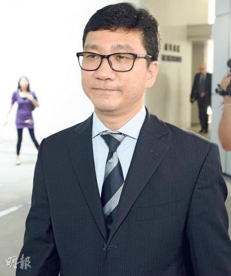 專家李志強指人非機器,不可能每個簽署精準無誤,但同時間違反一切書寫習慣,簽出「反常」的字樣,並不可能。(黃志東攝) 專家李志強指人非機器,不可能每個簽署精準無誤,但同時間違反一切書寫習慣,簽出「反常」的字樣,並不可能。(黃志東攝)