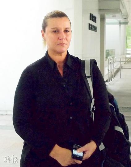 被告前妻Julia Francise Fareed(圖)不欲多談前夫與女兒的關係,她表示一直等待本案完結,才盤算是否與女兒繼續留居香港。(何偉畧攝)調查本案後光榮退休的高級督察鍾成強,表示滿意判決,總算為不幸喪命的婦人討回公道。(何偉畧攝) 被告前妻Julia Francise Fareed(圖)不欲多談前夫與女兒的關係,她表示一直等待本案完結,才盤算是否與女兒繼續留居香港。(何偉畧攝)調查本案後光榮退休的高級督察鍾成強,表示滿意判決,總算為不幸喪命的婦人討回公道。(何偉畧攝)