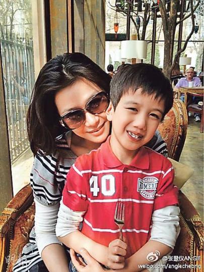 張慧儀收養兒子已10歲大,她樂於做未婚媽媽。(微博圖片) 張慧儀收養兒子已10歲大,她樂於做未婚媽媽。(微博圖片)