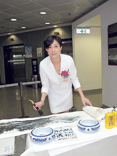 吳綺莉即場示範畫油畫,畫功了得。(攝影/記者﹕柯美) 吳綺莉即場示範畫油畫,畫功了得。(攝影/記者﹕柯美)