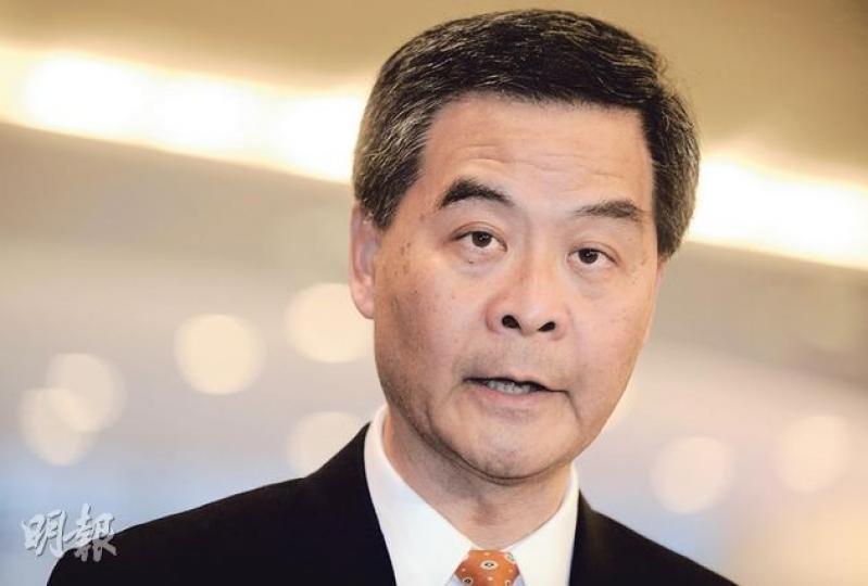 特首梁振英昨回應斯諾登事件時表示,沒有收到美國已經註銷斯諾登護照的通知,所以斯諾登在香港機場離境時是一個正常的旅客,港府沒有法律依據阻止他。(余俊亮攝)立法會議員何俊仁披露曾幫助斯諾登後,昨日收到逾50個訪問邀請,希望講述幫助斯諾登過程,他形容斯諾登分析力強。(鄧宗弘攝) 特首梁振英昨回應斯諾登事件時表示,沒有收到美國已經註銷斯諾登護照的通知,所以斯諾登在香港機場離境時是一個正常的旅客,港府沒有法律依據阻止他。(余俊亮攝)立法會議員何俊仁披露曾幫助斯諾登後,昨日收到逾50個訪問邀請,希望講述幫助斯諾登過程,他形容斯諾登分析力強。(鄧宗弘攝)