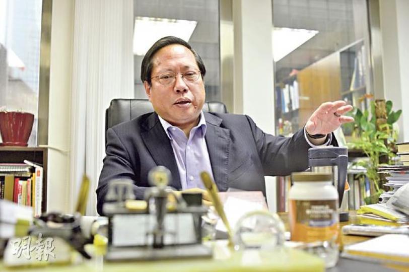 去年參與特首選舉挑戰梁振英的何俊仁批評梁振英沒理念,只是對中央唯命是從,施政注定困難。(鄧宗弘攝)(明報製圖) 去年參與特首選舉挑戰梁振英的何俊仁批評梁振英沒理念,只是對中央唯命是從,施政注定困難。(鄧宗弘攝)(明報製圖)