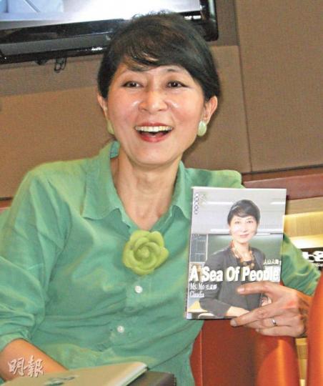 毛孟靜今年書展會出第4本教英文嘅書,書名叫《人山人海》,佢話希望七一遊行都好似咁就好喇。(林景輝攝) 毛孟靜今年書展會出第4本教英文嘅書,書名叫《人山人海》,佢話希望七一遊行都好似咁就好喇。(林景輝攝)