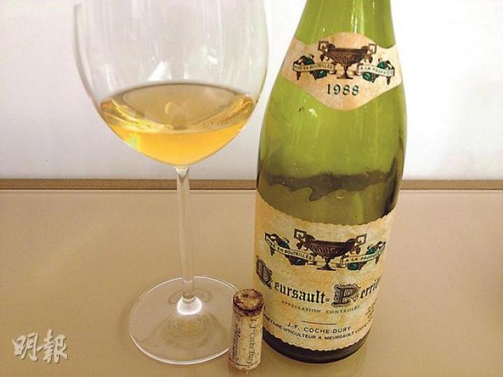 Chardonnay除可用來釀製香檳,也可釀造出白葡萄酒,圖中這支1988 Coche-Dury Meursault Perrieres,購自「唐唐」(唐英年)的窖藏珍釀拍賣會,是筆者喝過最受感動的白葡萄酒之一,真正是齒頰留香,令人難忘。(劉信全攝) Chardonnay除可用來釀製香檳,也可釀造出白葡萄酒,圖中這支1988 Coche-Dury Meursault Perrieres,購自「唐唐」(唐英年)的窖藏珍釀拍賣會,是筆者喝過最受感動的白葡萄酒之一,真正是齒頰留香,令人難忘。(劉信全攝)