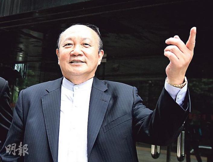 詹培忠昨出任楊家誠案的辯方證人,被控方就他98年因偽造文件入獄一事再揭瘡疤,他其後在庭外指「如果我真係衰,點會入番立法會(任議員)?」(林俊源攝) 詹培忠昨出任楊家誠案的辯方證人,被控方就他98年因偽造文件入獄一事再揭瘡疤,他其後在庭外指「如果我真係衰,點會入番立法會(任議員)?」(林俊源攝)