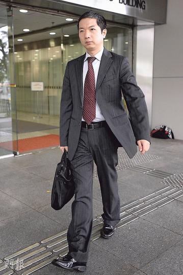 政府化驗師鄭郁棋供稱,事主黎學文曾暈倒在寓所地上,這使他可吸入新鮮空氣,避免吸入及腰的燶煙窒息。(葉家豪攝) 政府化驗師鄭郁棋供稱,事主黎學文曾暈倒在寓所地上,這使他可吸入新鮮空氣,避免吸入及腰的燶煙窒息。(葉家豪攝)