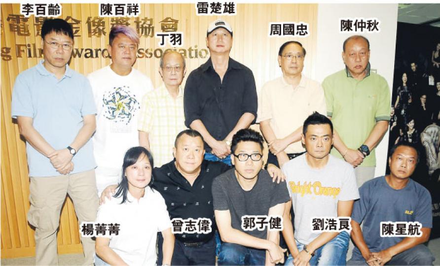 阿叻、志偉與十大電影業公會代表齊集,為劉家良喪禮安排開會。(攝影﹕孫華中) 阿叻、志偉與十大電影業公會代表齊集,為劉家良喪禮安排開會。(攝影﹕孫華中)