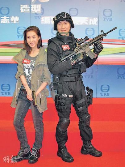 嘉欣BB任《飛虎II》女主角,與馬德鐘有不少對手戲。(攝影/記者﹕鍾一虹) 唯唯笑言被苟姑娘電完後,感情一日千里。(攝影/記者﹕鍾一虹) 羅仲謙一身飛虎打扮,有型有格。(攝影/記者﹕鍾一虹) 嘉欣BB任《飛虎II》女主角,與馬德鐘有不少對手戲。(攝影/記者﹕鍾一虹) 唯唯笑言被苟姑娘電完後,感情一日千里。(攝影/記者﹕鍾一虹) 羅仲謙一身飛虎打扮,有型有格。(攝影/記者﹕鍾一虹)