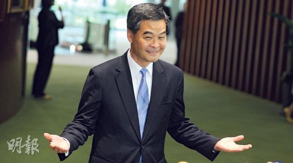 特首梁振英昨日高調反駁,指政府班子完全沒有任何人有離職的意圖或計劃,希望外界給政府更多空間及時間施政。(劉焌陶攝)政務司長林鄭月娥表示,與特首梁振英並無不和,她亦負責統籌很多跨局工作,不可能不受重用。(劉焌陶攝) 特首梁振英昨日高調反駁,指政府班子完全沒有任何人有離職的意圖或計劃,希望外界給政府更多空間及時間施政。(劉焌陶攝)政務司長林鄭月娥表示,與特首梁振英並無不和,她亦負責統籌很多跨局工作,不可能不受重用。(劉焌陶攝)