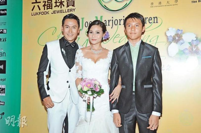 馬德鐘和張筱蘭的兒子馬在驤遺傳了父母的優良基因,高大靚仔。(攝影:鍾偉茵)馬德鐘和太太張筱蘭結婚20年,依然恩愛。(攝影:鍾偉茵)佘詩曼希望能盡快找到真命天子。(攝影:鍾偉茵)苟芸慧否認患上抑鬱症。(攝影:鍾偉茵)馬詩慧與琦琦拋下另一半,結伴到場。(攝影:鍾偉茵)薛芷倫的性感程度比女主角張筱蘭更甚。(攝影:鍾偉茵) 馬德鐘和張筱蘭的兒子馬在驤遺傳了父母的優良基因,高大靚仔。(攝影:鍾偉茵)馬德鐘和太太張筱蘭結婚20年,依然恩愛。(攝影:鍾偉茵)佘詩曼希望能盡快找到真命天子。(攝影:鍾偉茵)苟芸慧否認患上抑鬱症。(攝影:鍾偉茵)馬詩慧與琦琦拋下另一半,結伴到場。(攝影:鍾偉茵)薛芷倫的性感程度比女主角張筱蘭更甚。(攝影:鍾偉茵)