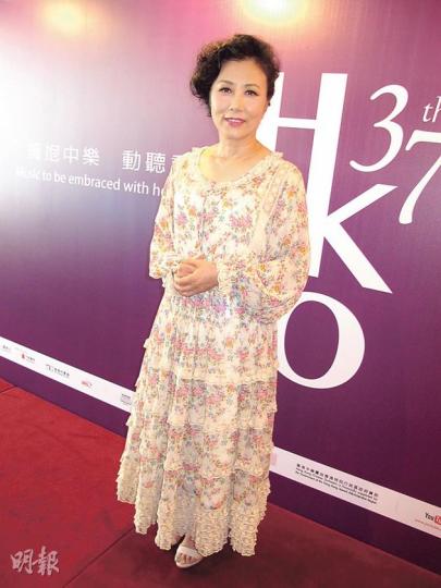 阿姐穿上古董裙宣布11月開兩場音樂會,更邀到凌波一起演唱黃梅調。(攝影/記者﹕柯美) 阿姐穿上古董裙宣布11月開兩場音樂會,更邀到凌波一起演唱黃梅調。(攝影/記者﹕柯美)