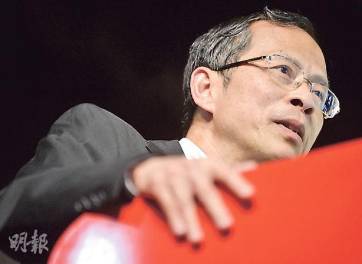 立法會主席曾鈺成昨出席新移民團體活動後表示,未來兩三個月是社會尋求政改方案共識的關鍵,否則後續諮詢及立法工作將受影響。(余俊亮攝) 立法會主席曾鈺成昨出席新移民團體活動後表示,未來兩三個月是社會尋求政改方案共識的關鍵,否則後續諮詢及立法工作將受影響。(余俊亮攝)
