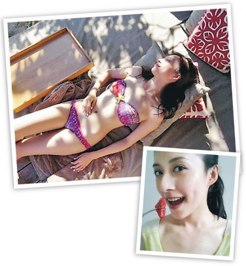 龔嘉欣偷得浮生半日閒,他躺着曬太陽,展示骨感美。(微博圖片) 龔嘉欣偷得浮生半日閒,他躺着曬太陽,展示骨感美。(微博圖片)