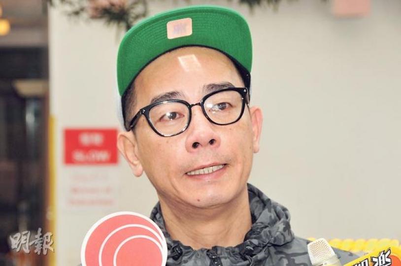 剛榮升做爸爸,陳小春難掩激動心情。(攝影:梁迺楠)陳小春感激太太應采兒為他誕下BB。(攝影:梁迺楠)陳小春與太太應采兒於6月中拍攝了一輯產前紀念照,這對鬼馬夫婦盡顯甜蜜恩愛。(微博圖片)陳小春與應采兒的囝囝Jasper於3號風球下出生,未知將來是否也能呼風喚雨?(微博圖片)向華強與太太陳嵐及兒子向佐到醫院探望陳氏一家三口。(攝影:梁迺楠)陳小春偕同太太應采兒及岳父岳母影全家福。(微博圖片) 剛榮升做爸爸,陳小春難掩激動心情。(攝影:梁迺楠)陳小春感激太太應采兒為他誕下BB。(攝影:梁迺楠)陳小春與太太應采兒於6月中拍攝了一輯產前紀念照,這對鬼馬夫婦盡顯甜蜜恩愛。(微博圖片)陳小春與應采兒的囝囝Jasper於3號風球下出生,未知將來是否也能呼風喚雨?(微博圖片)向華強與太太陳嵐及兒子向佐到醫院探望陳氏一家三口。(攝影:梁迺楠)陳小春偕同太太應采兒及岳父岳母影全家福。(微博圖片)