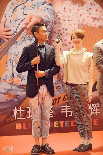劉德華與鄭秀文以《盲探》經典造型亮相記者會,非常合拍。(攝影/記者:孫慧莊) 劉德華與鄭秀文以《盲探》經典造型亮相記者會,非常合拍。(攝影/記者:孫慧莊)