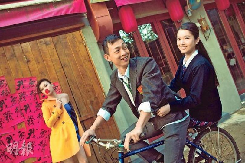 梁烈唯(左)與苟芸慧(右)以學生Look示人,未知有否勾起大家「那些年」的回憶?(攝影﹕娛樂組) 梁烈唯(左)與苟芸慧(右)以學生Look示人,未知有否勾起大家「那些年」的回憶?(攝影﹕娛樂組)