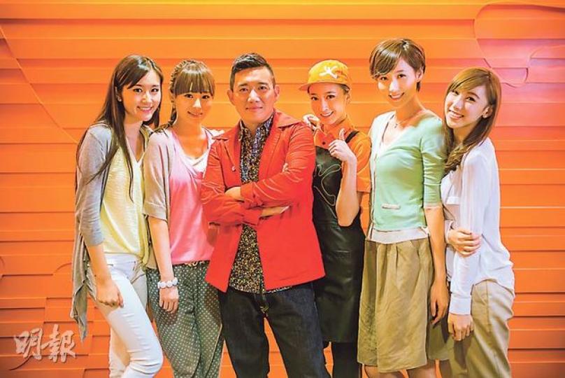 杜汶澤與組合OMG拍攝快餐店廣告,有美相伴好艷福。(攝影﹕娛樂組) 杜汶澤與組合OMG拍攝快餐店廣告,有美相伴好艷福。(攝影﹕娛樂組)