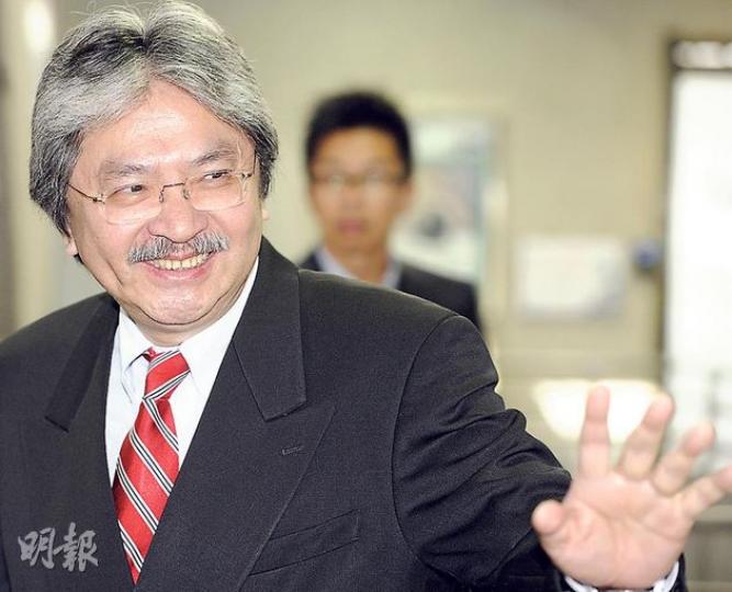 曾俊華上星期話完自己「愈做愈興奮」,噚日出席「開心工作間」標誌頒發典禮,但唔肯回答記者任何提問。(尹錦恩攝) 曾俊華上星期話完自己「愈做愈興奮」,噚日出席「開心工作間」標誌頒發典禮,但唔肯回答記者任何提問。(尹錦恩攝)