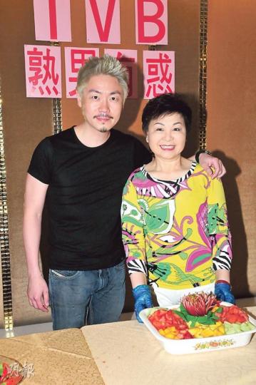 李思捷前晚出動媽咪大顯廚藝，炮製4款菜式配合「熟男」角色。（攝影﹕梁迺楠）王君馨承認自備三點式拍攝。（攝影﹕梁迺楠）郭晉安指《熟》劇播出後，為他帶來不少掙外快機會。（攝影﹕梁迺楠）