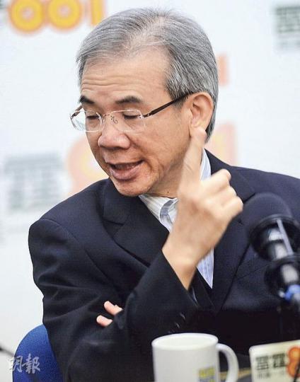 行政會議召集人林煥光指出,若不更改現時比例代表選舉制度,仍讓少數人支持的激進派「騎劫」議會,即使2017年由全港「最叻的男人或女人」出任特首,管治仍是困難。(黃志東攝) 行政會議召集人林煥光指出,若不更改現時比例代表選舉制度,仍讓少數人支持的激進派「騎劫」議會,即使2017年由全港「最叻的男人或女人」出任特首,管治仍是困難。(黃志東攝)