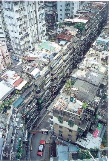 利東街的鳥瞰圖,兩旁唐樓,井然有序。(何國標攝)(何國標攝)(何國標攝)從皇后大道東北望利東街。(何國標攝)南望利東街,盡頭是皇后大道東。(何國標攝) 利東街的鳥瞰圖,兩旁唐樓,井然有序。(何國標攝)(何國標攝)(何國標攝)從皇后大道東北望利東街。(何國標攝)南望利東街,盡頭是皇后大道東。(何國標攝)