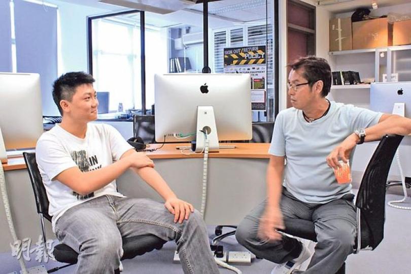 林昶讓(左)自個兒拿着劇本走到譚詠麟(右)面前,邀請他做電影的執行監製,譚詠麟看過劇本後一口答應。(鄭宏禮攝) 林昶讓(左)自個兒拿着劇本走到譚詠麟(右)面前,邀請他做電影的執行監製,譚詠麟看過劇本後一口答應。(鄭宏禮攝)