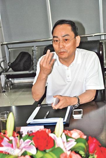 中聯重科董事長詹純新表示,從目前業績看,公司已過谷底,正逐步回升,他料按現時銷售情况來看,第2季純利可望大幅高於首季。(陳子凌攝)中聯重科預料行業產能過剩,故去年底開始收緊客戶應收帳安排,增加產品分期付款的首期付款比例,平均上調了5個百分點。圖為其起重機械。(陳子凌攝) 中聯重科董事長詹純新表示,從目前業績看,公司已過谷底,正逐步回升,他料按現時銷售情况來看,第2季純利可望大幅高於首季。(陳子凌攝)中聯重科預料行業產能過剩,故去年底開始收緊客戶應收帳安排,增加產品分期付款的首期付款比例,平均上調了5個百分點。圖為其起重機械。(陳子凌攝)